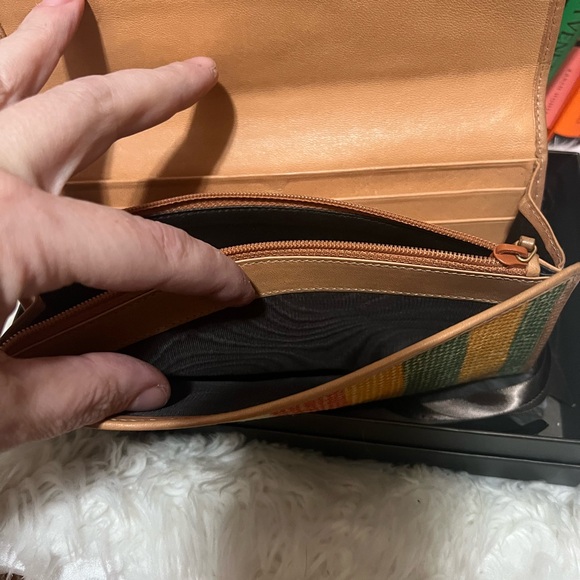 Gucci Colorful Woven Wallets - Picture 9 of 10